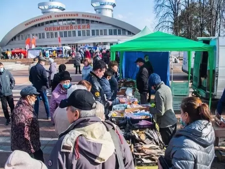 Жители Донецка: Подарки родственники заказывают из Киева, поездка в гости стоит безумных денег