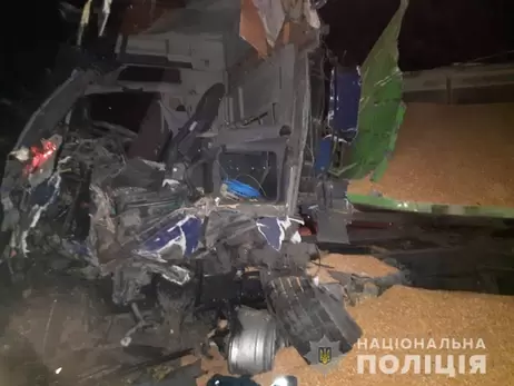 Под Одессой столкнулись три грузовика. Водители погибли на месте