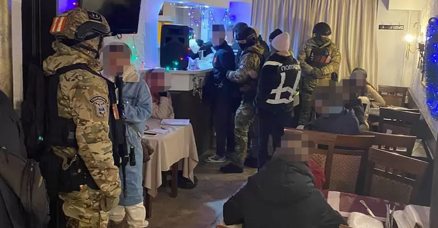 В Киеве разоблачили мошенников, которые раскручивали мужчин с помощью фейковых свиданий