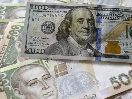 Курс валют на 24 грудня, п'ятницю: долар і євро знову зростають разом