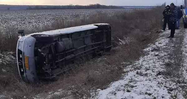 Під Запоріжжям перекинулася маршрутка з дітьми-спортсменами