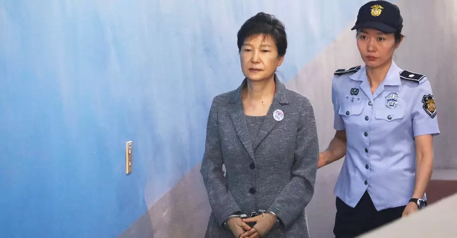 У Південній Кореї помилували засуджену на 22 роки екс-президента