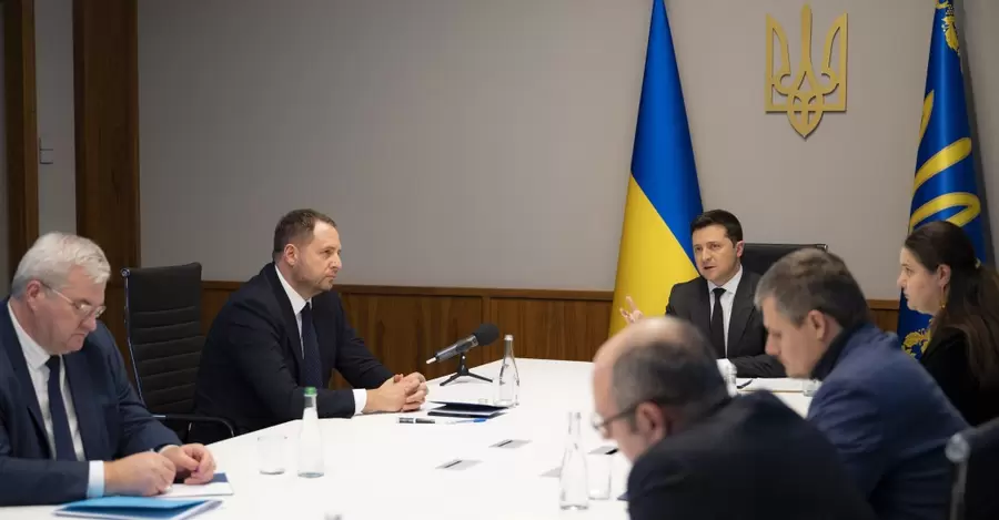 Зеленский обсудил с американскими сенаторами и конгрессменами ситуацию на Донбассе, 