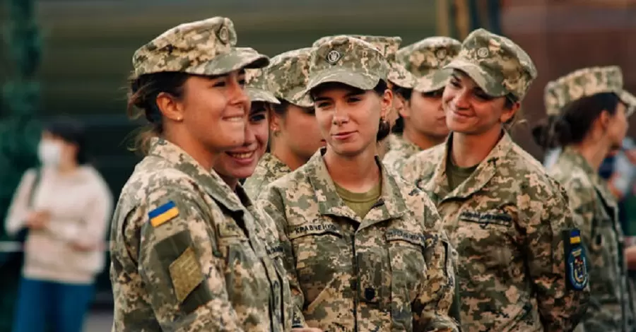 Главнокомандующий ВСУ: На военные сборы женщин будут отправлять только по желанию