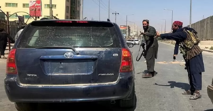 В Афганистане женщинам запретили ездить на большие расстояния без сопровождения мужчин