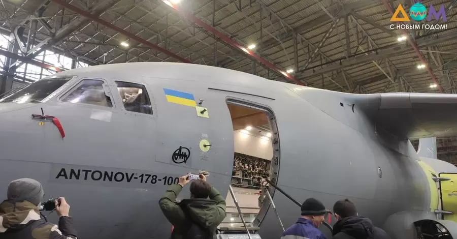 У Києві представили військово-транспортний літак нового покоління Ан-178