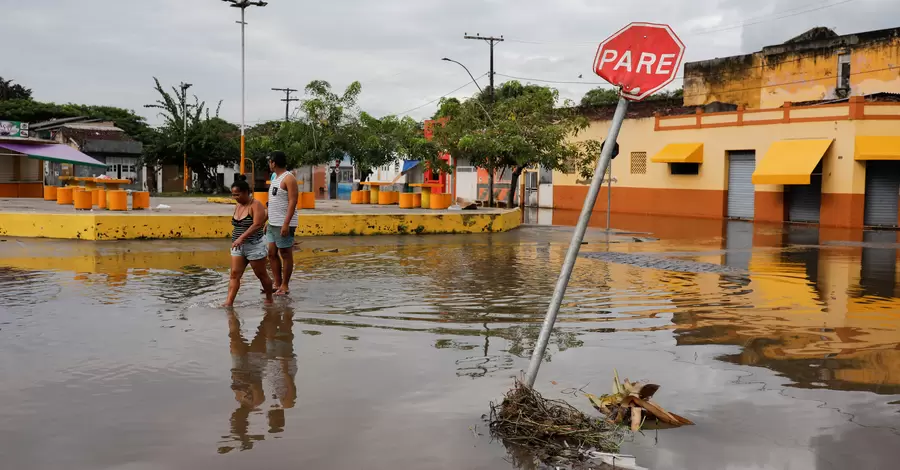 Масштабна повінь у Бразилії зруйнувала греблі та мости, людей терміново евакуюють