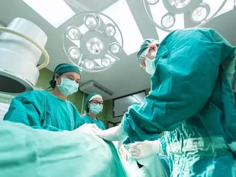 Львовские хирурги провели уникальную операцию на спинном мозге пятилетней девочке