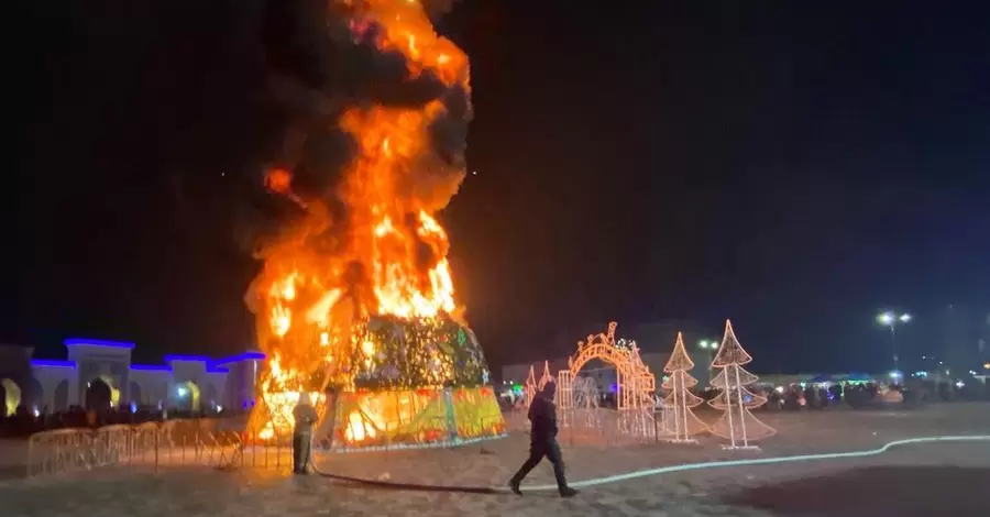 В Казахстане новогодняя елка сгорела в первые 20 минут после боя курантов