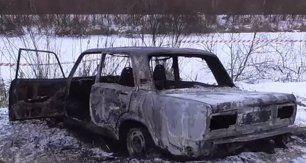 Під Ромнами виявлено згорілий ВАЗ-2107 з трупом чоловіка на задньому сидінні