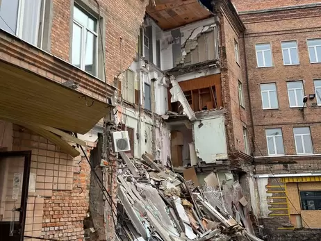 Обвал четырехэтажного дома в Харькове попал на видео - офисное здание рухнуло еще 1 января