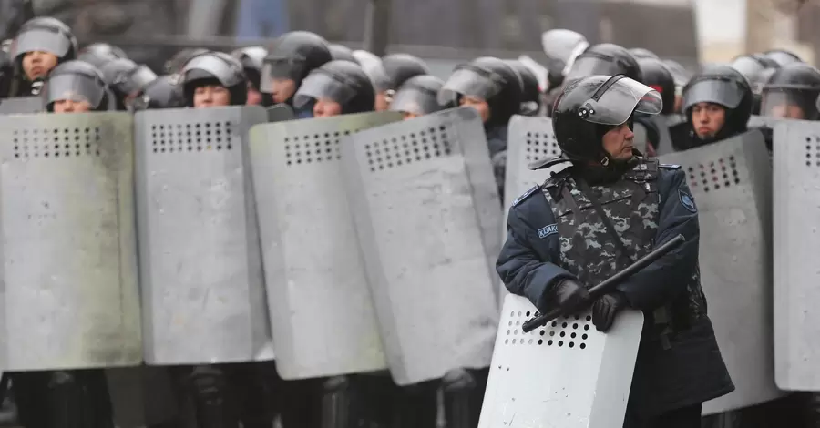 Протесты в Казахстане: в стране отключили интернет, президент попросил Россию и Беларусь прислать силовиков