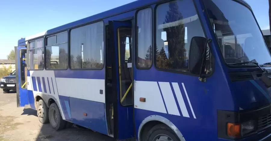 Во дворе в Луцке нашли единственный в своем роде автобус