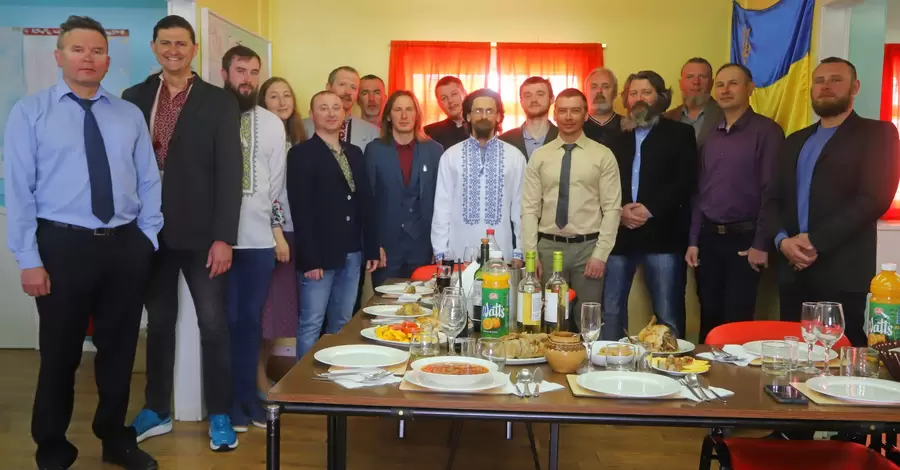 Украинские полярники показали рождественский стол на 
