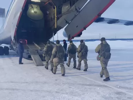 В Казахстан на фоне продолжающихся беспорядков прибыли российские десантники