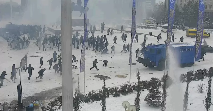 Протести в Казахстані: затримали понад 5 тисяч активістів, будівлі акіматів звільнили