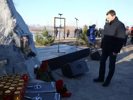 Другі роковини аварії літака МАУ в Ірані: у Києві вшанували пам'ять загиблих