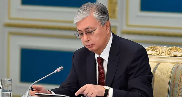 Токаев запретил повышать зарплаты чиновникам и назначил нового премьера Казахстана
