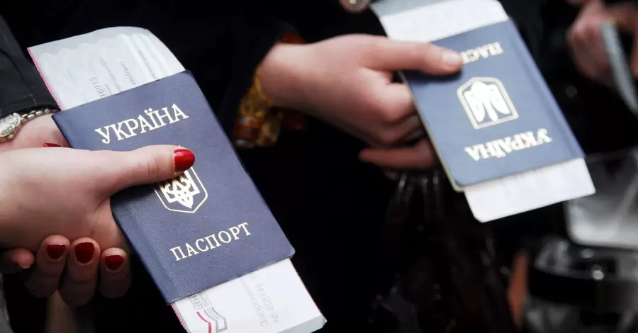 Украина поднялась в рейтинге паспортов на две позиции