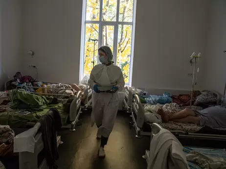 Украине обещают новую волну заболеваемости коронавирусом в январе, но локдаун не введут
