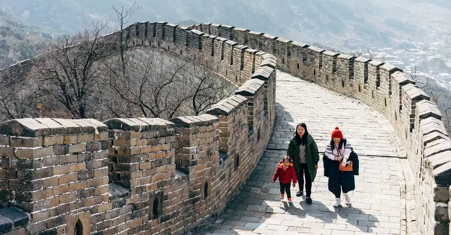 На Великій Китайській стіні з'явилася величезна цифрова інсталяція від Bottega Veneta