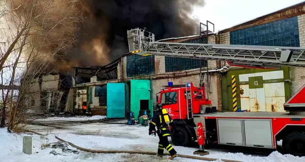 У Київській області зайнявся склад із використаними автомобільними шинами