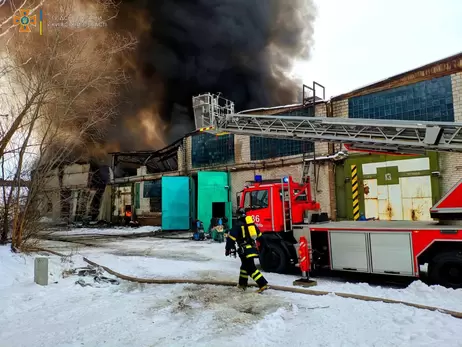 В Киевской области загорелся склад с использованными автомобильными шинами