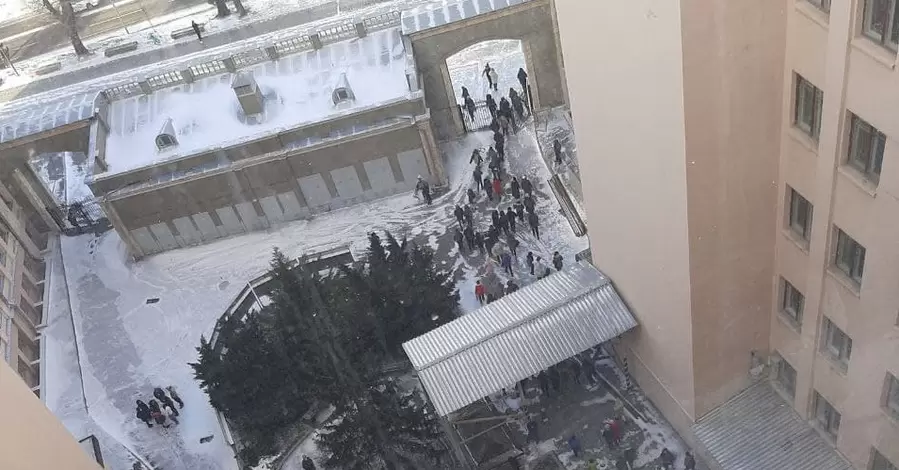 У харківському університеті Каразіна сталася пожежа у головному корпусі, студентів евакуювали