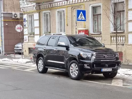 Водій Віталія Кличка заплатив штраф за неправильне паркування у центрі Києва