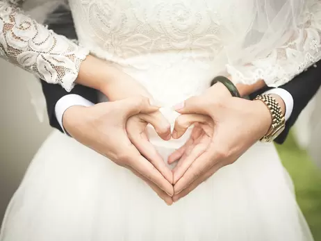 В 2021 году в Украине зарегистрировали более 210 тысяч браков,  развелись меньше 30 тысяч пар 