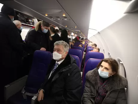Самолет с Порошенко приземлился в Киеве