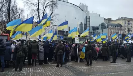 Прихильники Петра Порошенка протестують під будівлею суду