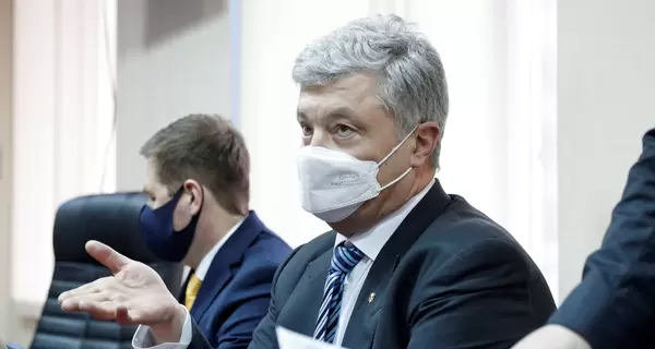 В Офисе президента заявили, что Порошенко превратил явку в суд в выступление с массовкой