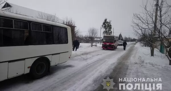 Під Харковом зіткнулися два рейсові автобуси, постраждали три пасажири