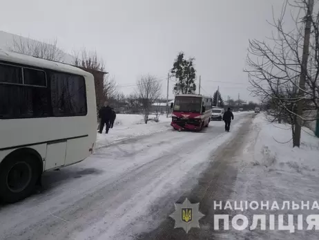 Под Харьковом столкнулись два рейсовых автобуса, пострадали три пассажира