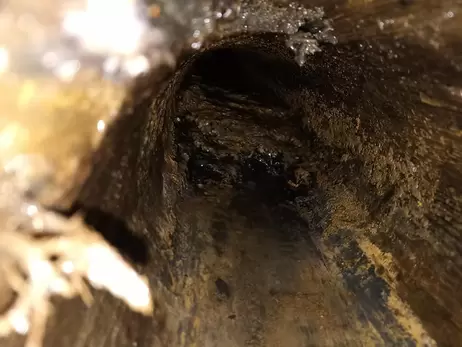 В Житомире обнаружили 300-метровый деревянный трубопровод начала прошлого столетия