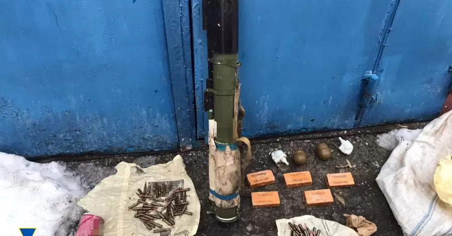 На Донбассе обнаружили тайник боевиков с оружием и боеприпасами