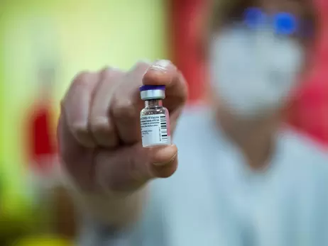 В Чехии правительство отменило обязательную вакцинацию против COVID-19