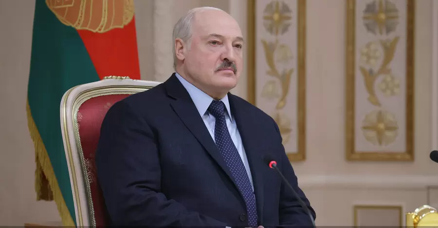 Лукашенко второй раз переболел коронавирусом “на ногах” - на этот раз “Омикроном”