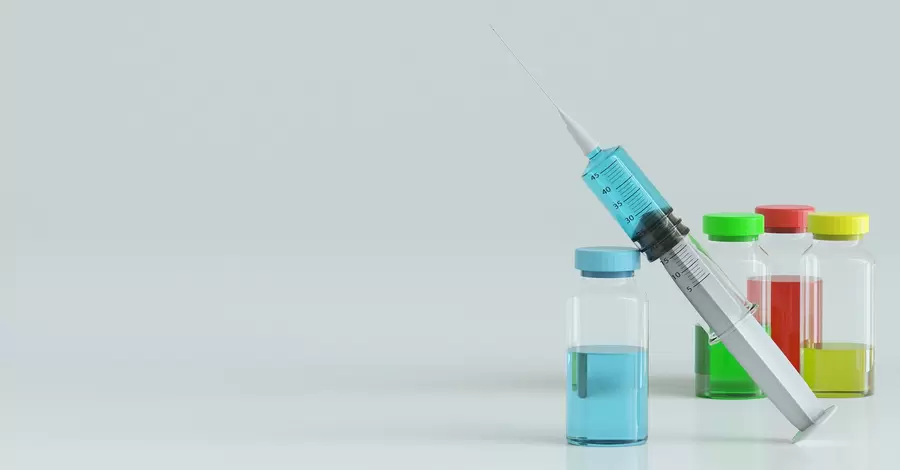 У МОЗ відповіли на запитання щодо вакцинації при варикозі та туберкульозі, ізоляції щеплених та додаткової дози