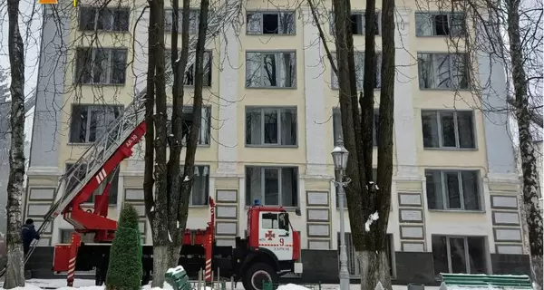 У Харкові гасять пожежу в юридичному університеті імені Ярослава Мудрого