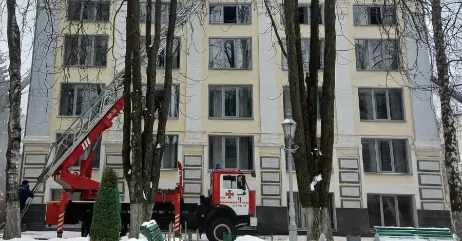 В Харькове тушат пожар в юридическом университете имени Ярослава Мудрого