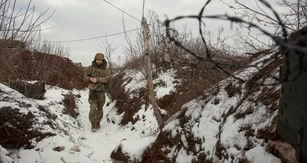 Украинцев на Донбассе обстреляли десять раз за сутки, есть раненый: подробности