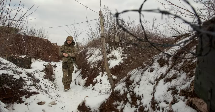 Українців на Донбасі обстріляли десять разів за добу, є поранений: подробиці