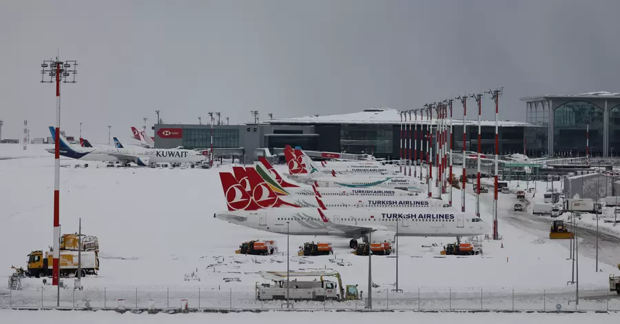 У Запоріжжі призупинили рейси до Стамбула через снігопад у Туреччині