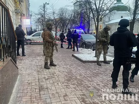 В Киеве неизвестные открыли огонь из автомата у здания СБУ