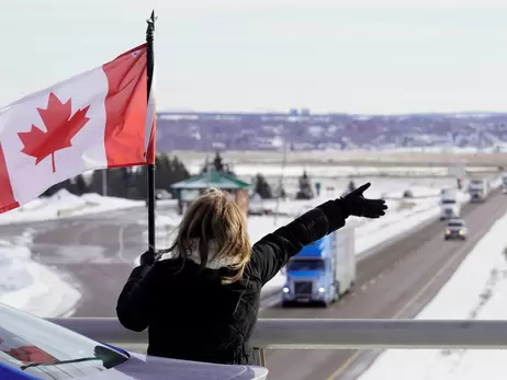 Канада отозвала из Украины детей дипломатов и их сопровождающих