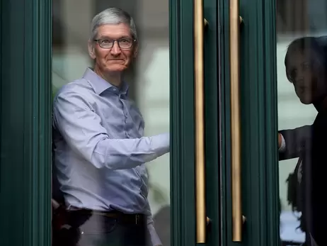 Суд заборонив наближатися до магазинів Apple американці, яка домагалася Тіма Кука