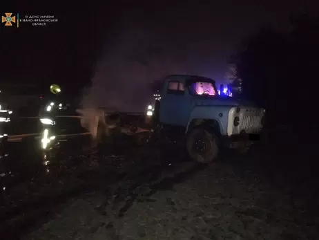 На Прикарпатье в аварию попала автоцистерна, произошла утечка топлива