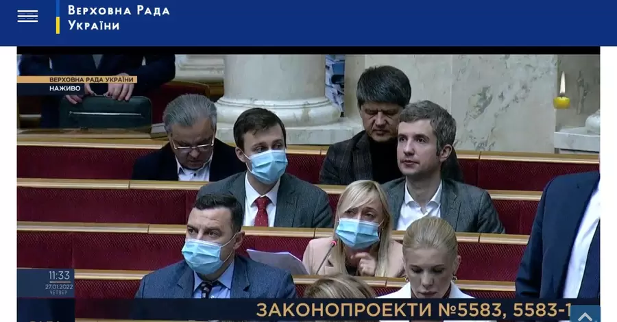 Як депутати дотримуються маскового режиму в сесійній залі Верховної Ради
